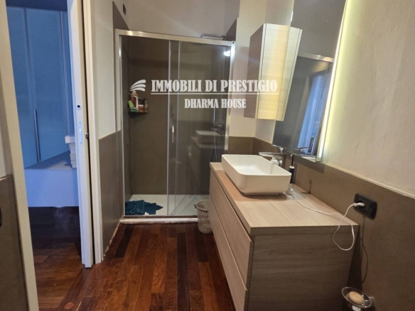 MILANO ISOLA, AFFITTO TRILOCALE FINEMENTE RISTRUTTURATO