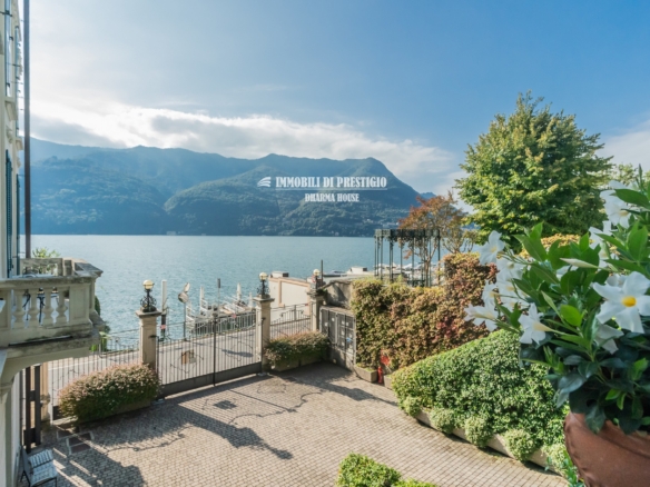 CARATE URIO, VENDITA INCANTEVOLE APPARTAMENTO VISTA LAGO