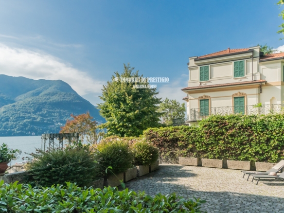 CARATE URIO, VENDITA INCANTEVOLE APPARTAMENTO VISTA LAGO