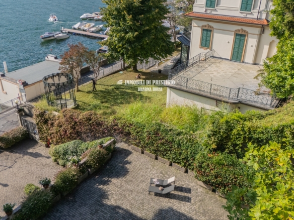CARATE URIO, VENDITA INCANTEVOLE APPARTAMENTO VISTA LAGO