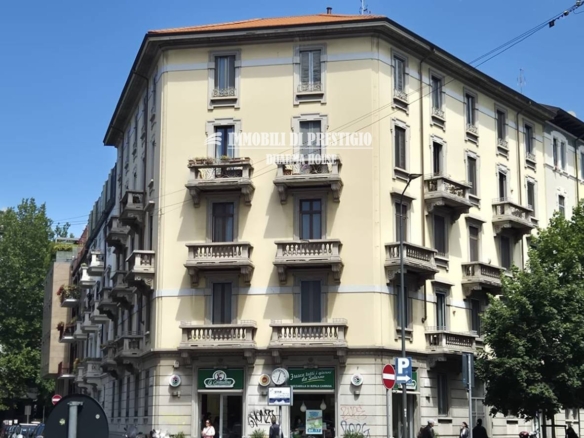 MILANO WAGNER, VENDITA ELEGANTE APPARTAMENTO CON CAMINI