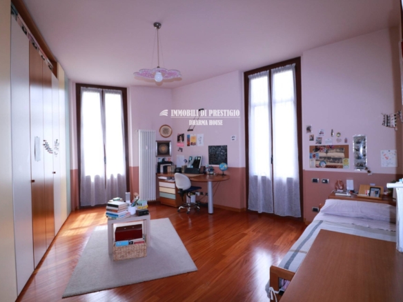 MILANO WAGNER, VENDITA ELEGANTE APPARTAMENTO CON CAMINI