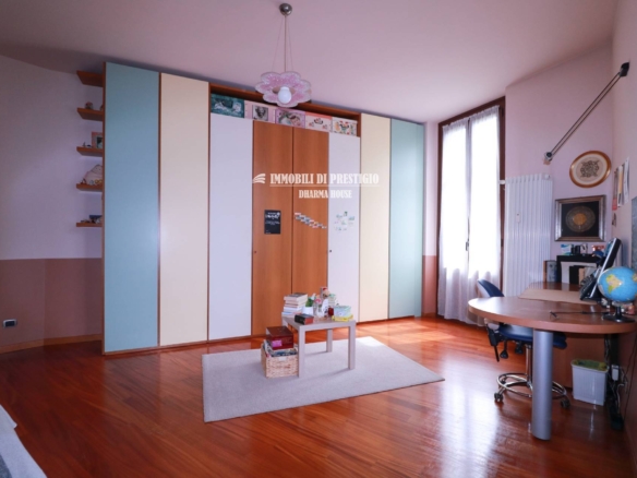 MILANO WAGNER, VENDITA ELEGANTE APPARTAMENTO CON CAMINI