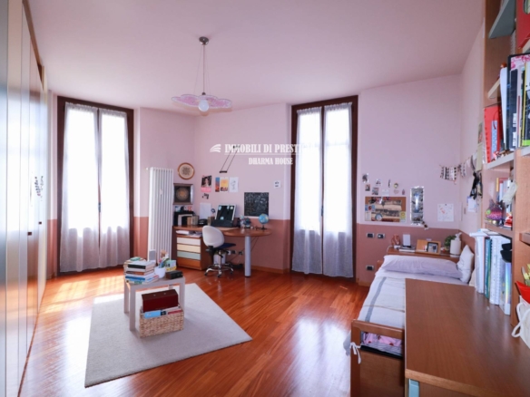 MILANO WAGNER, VENDITA ELEGANTE APPARTAMENTO CON CAMINI