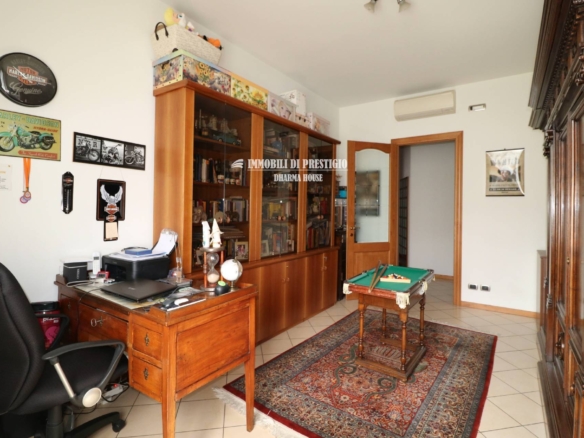MILANO WAGNER, VENDITA ELEGANTE APPARTAMENTO CON CAMINI