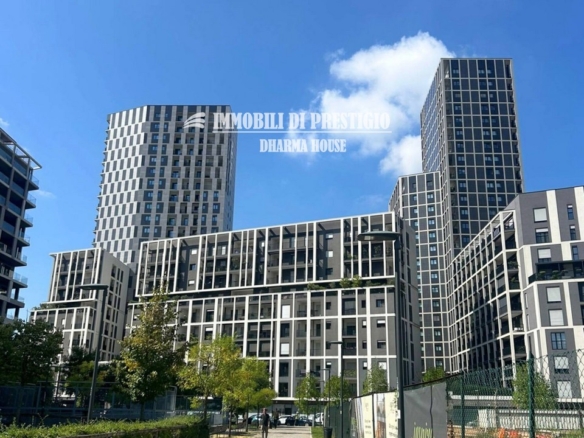 MILANO V. DAIMLER, VENDITA LUMINOSO BILOCALE PIANO ALTO