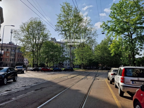 MILANO CONI ZUGNA, VENDITA TRILOCALE: GIARDINO, BOX, CANTINA