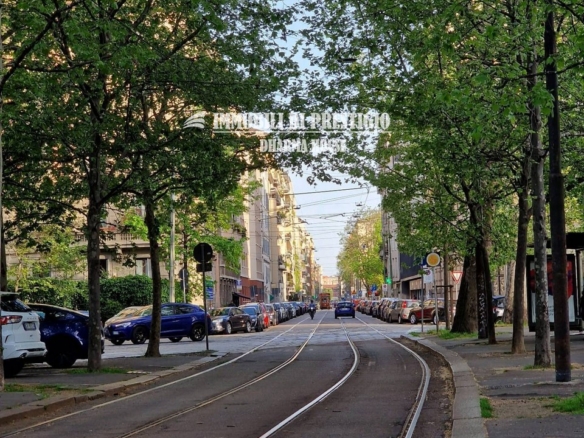 MILANO CONI ZUGNA, VENDITA TRILOCALE: GIARDINO, BOX, CANTINA