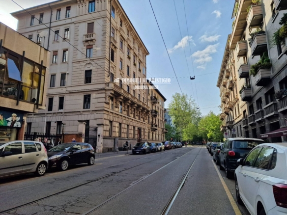 MILANO CONI ZUGNA, VENDITA TRILOCALE: GIARDINO, BOX, CANTINA