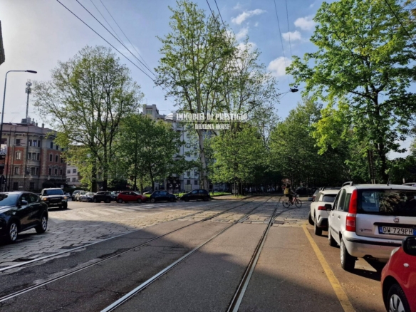 MILANO CONI ZUGNA, VENDITA TRILOCALE: GIARDINO, BOX, CANTINA