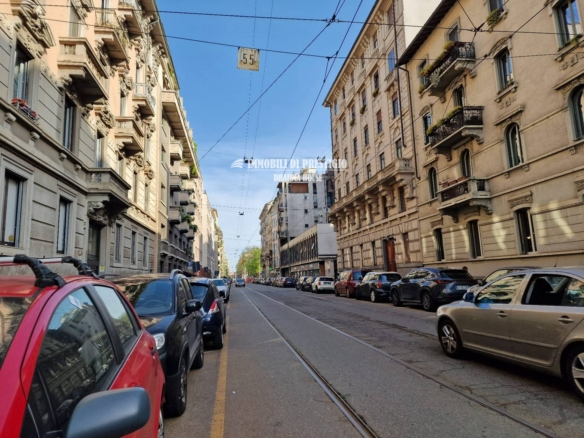 MILANO CONI ZUGNA, VENDITA TRILOCALE: GIARDINO, BOX, CANTINA