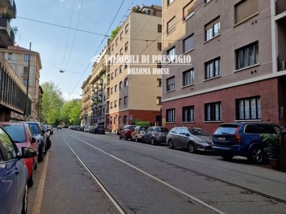 MILANO CONI ZUGNA, VENDITA TRILOCALE: GIARDINO, BOX, CANTINA