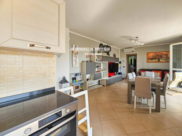 CERNUSCO S/N, VENDITA TRILOCALE CLASSE A CON TERRAZZO E BOX