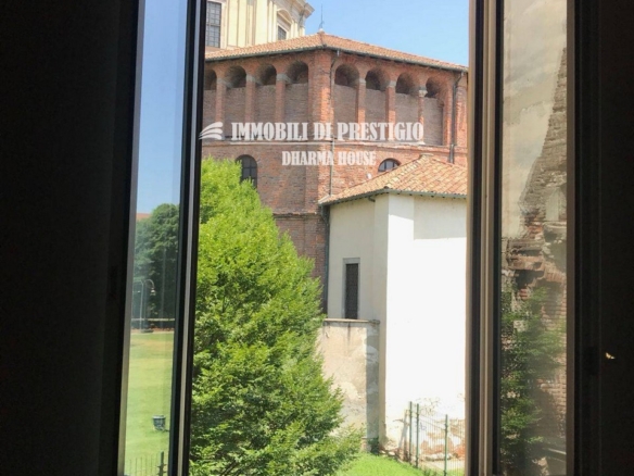 MILANO VIA PIOPPETTE, VENDITA BILOCALE ARREDATO