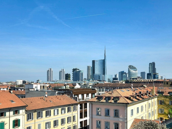 MILANO ARENA, VENDITA MANSARDA RISTRUTTURATA CON TERRAZZO