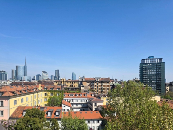 MILANO ARENA, VENDITA MANSARDA RISTRUTTURATA CON TERRAZZO