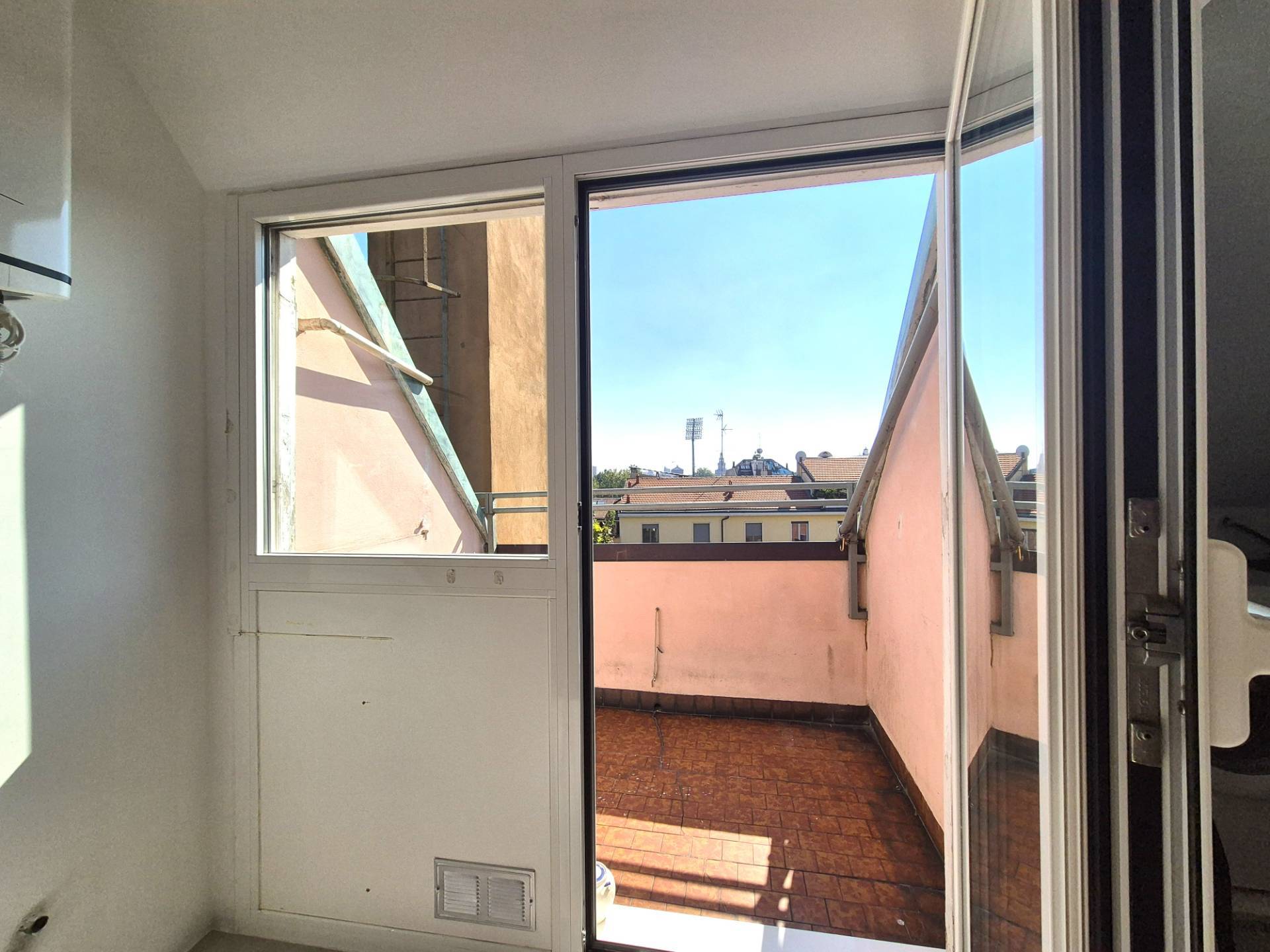 cf-giannone33 MILANO ARENA, VENDITA MANSARDA RISTRUTTURATA CON TERRAZZO