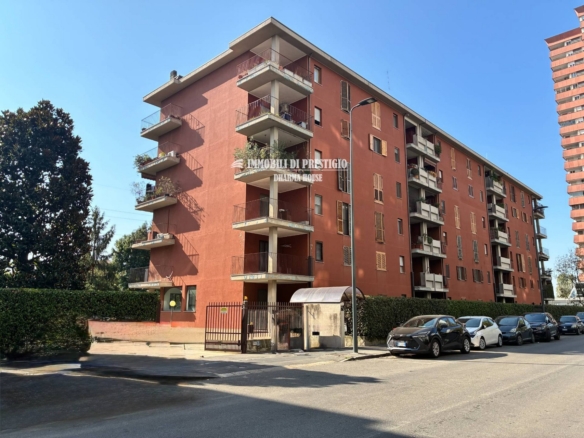 MILANO VIA TRASIMENO, VENDITA TRILOCALE CON BOX