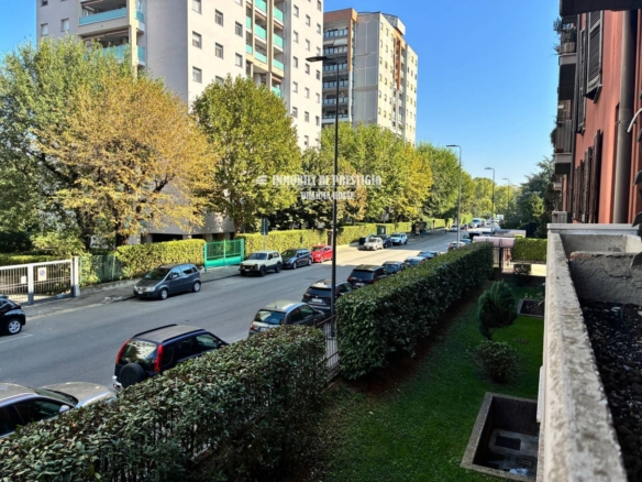 MILANO VIA TRASIMENO, VENDITA TRILOCALE CON BOX