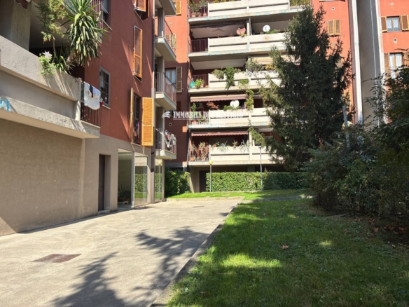 MILANO VIA TRASIMENO, VENDITA TRILOCALE CON BOX