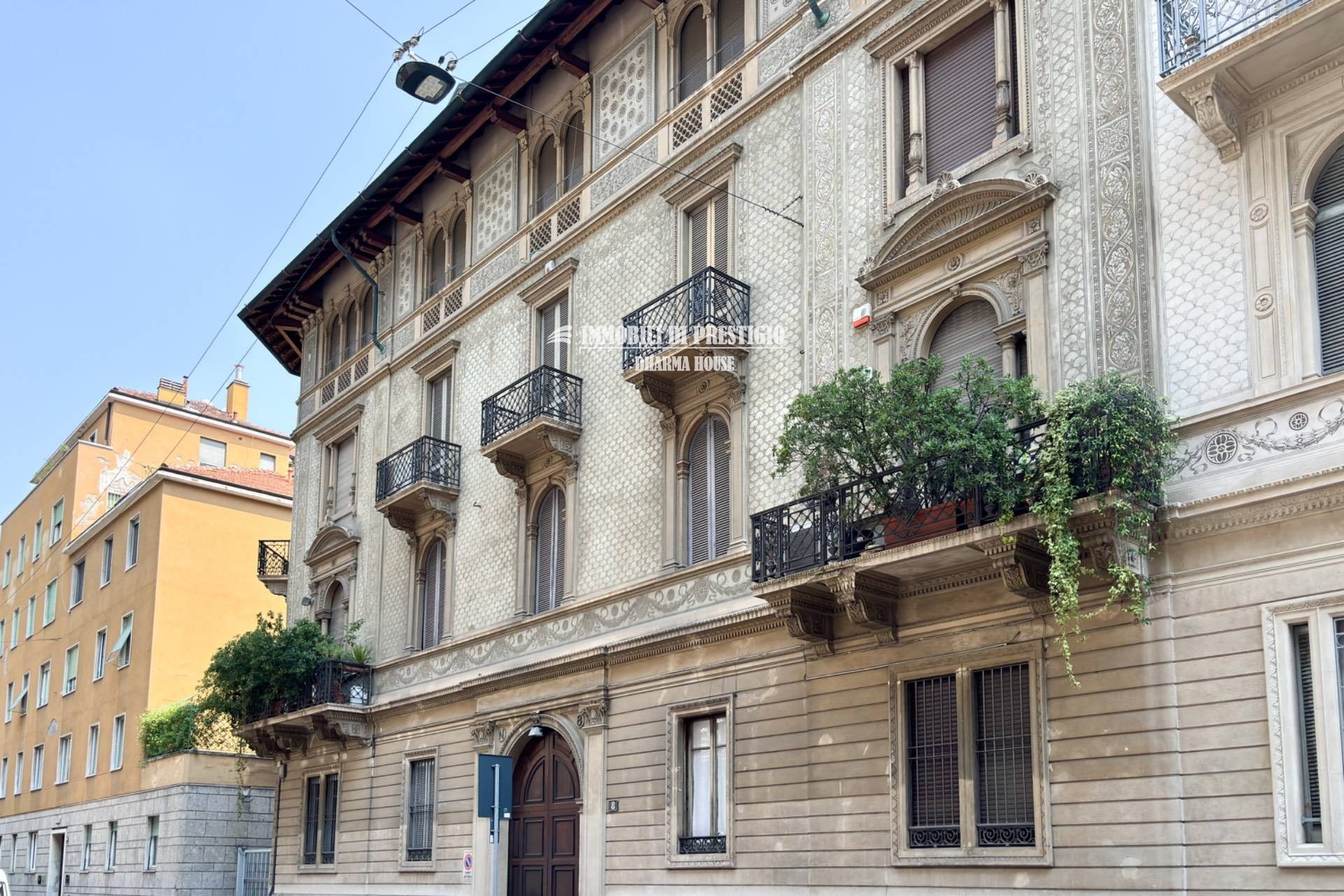 MILANO MOSCOVA, VENDITA ELEGANTE TRILOCALE STABILE DI LUSSO
